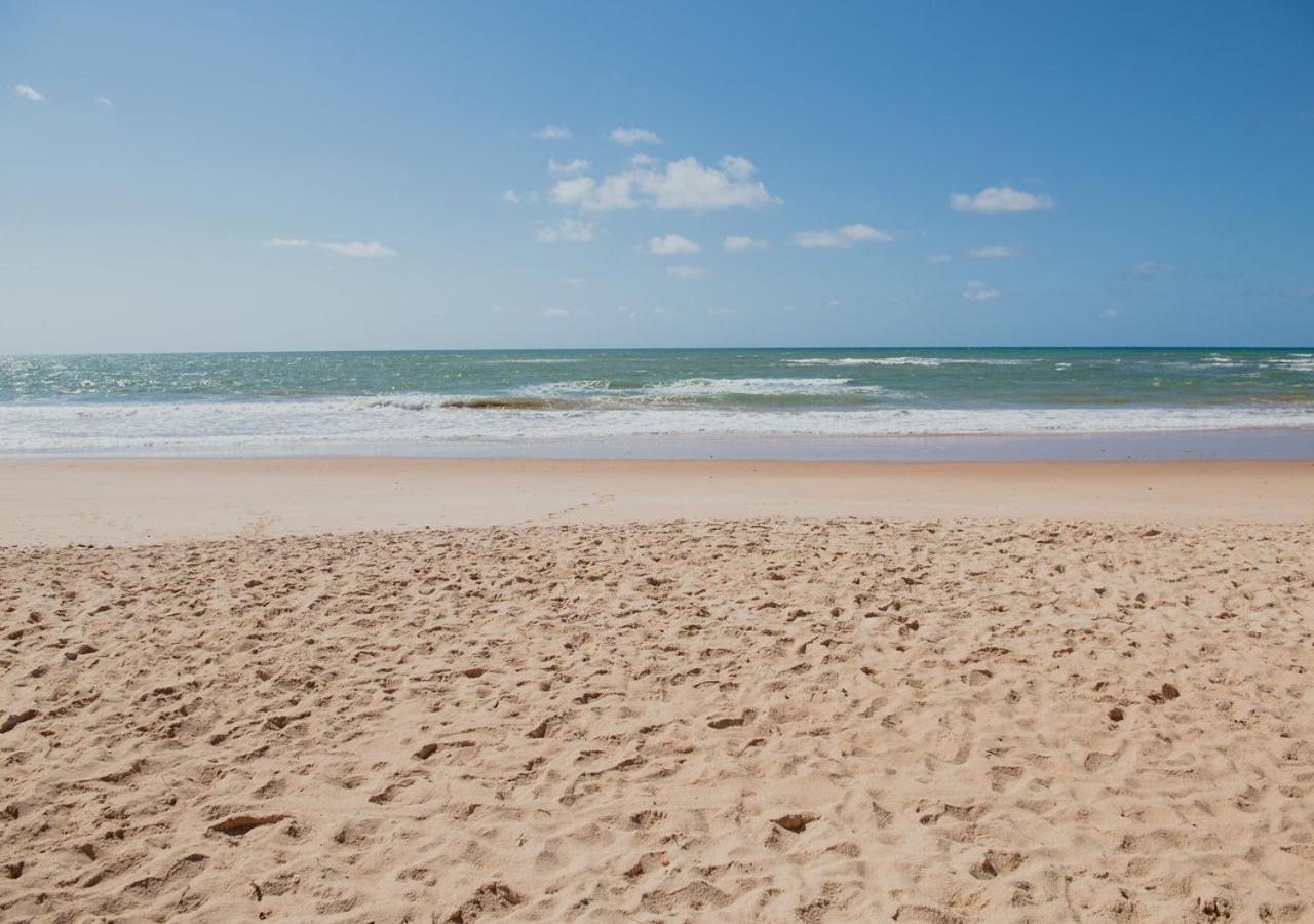 Flat Guarajuba Beira Da Praia Pe Na Areia Exterior photo